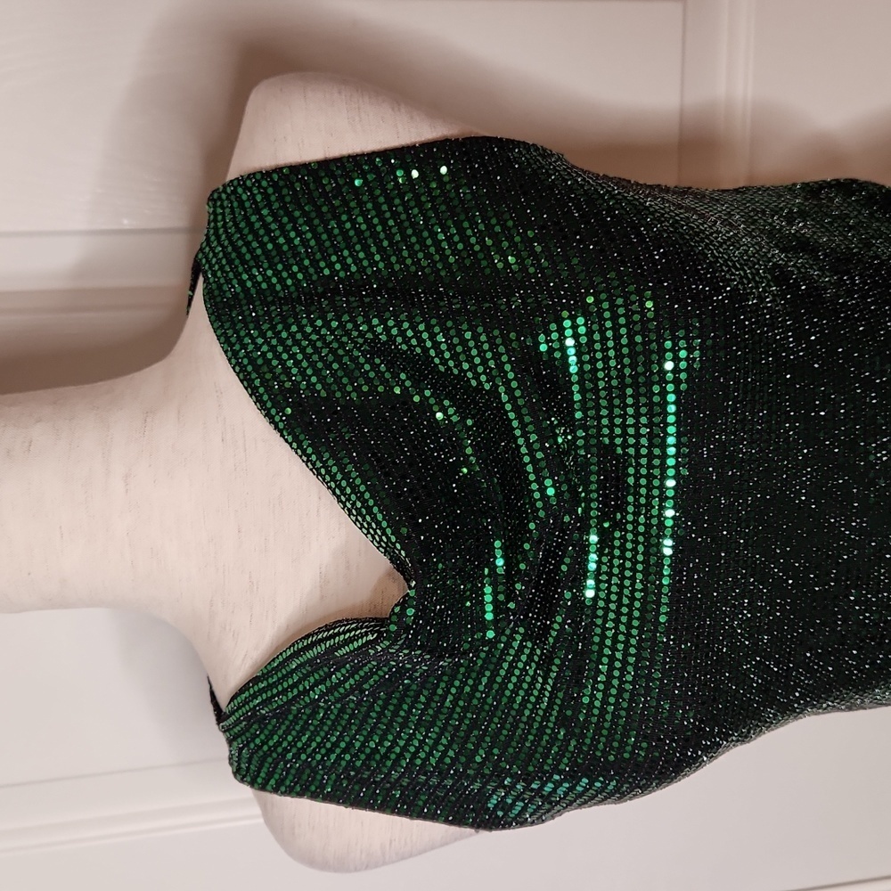 Sincerely Jules Sequin Green Crop Top Size S NWT - Picture 3 of 12